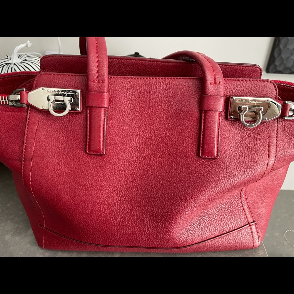 SALVATORE FERRAGAMO Red Calfskin Leather Verve Tote Bag